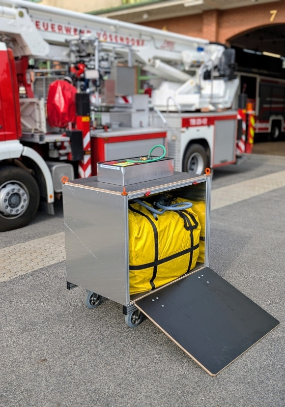 Feuerwehr Rollcontainer mit Zelt 