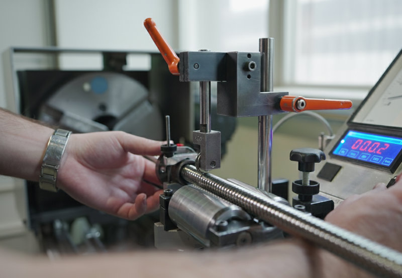 techniker-kugelgewindetrieb-fertigung-enden-bearbeitung-steigungsprotokoll