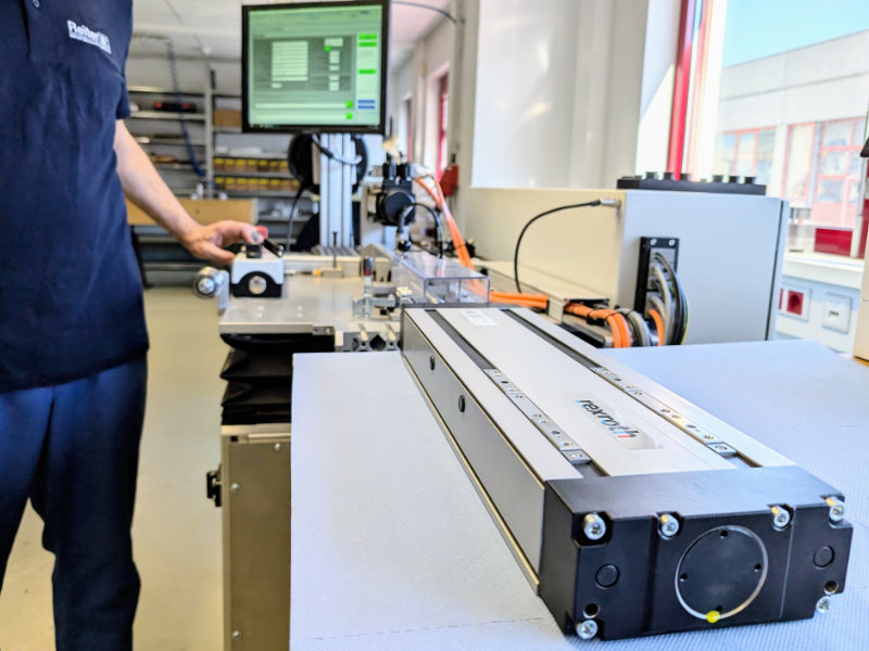 Linearmodule, Achssysteme und Mehrachssysteme während der Präzisionsmontage bei Reiter Österreich in Wien